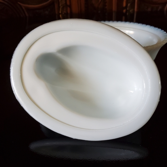 Vntg🦃 Boyd Art Glass 5 1/2" Turkey On Nest / Basket Bright White Milk Glass - Picture 10 of 14